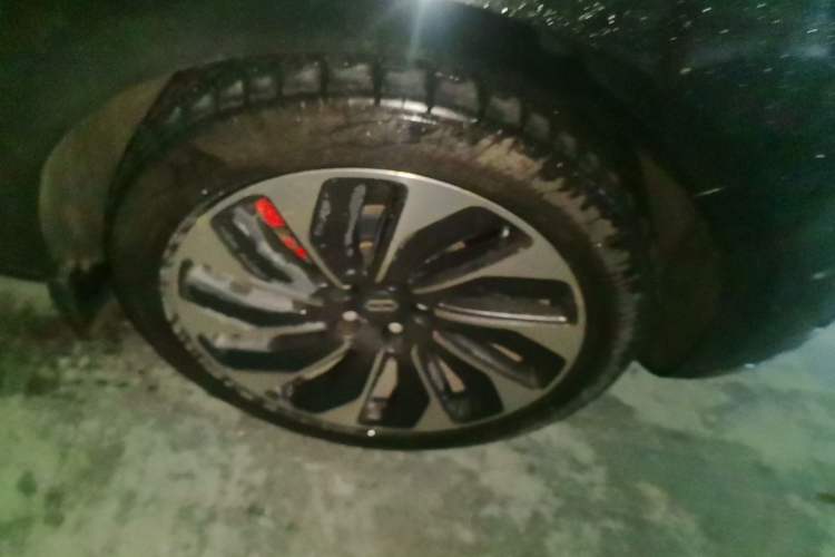 Used Hima AITO M5 2022 Extended-Range Four-Wheel Drive Performance Version Right Front Wheel Hub