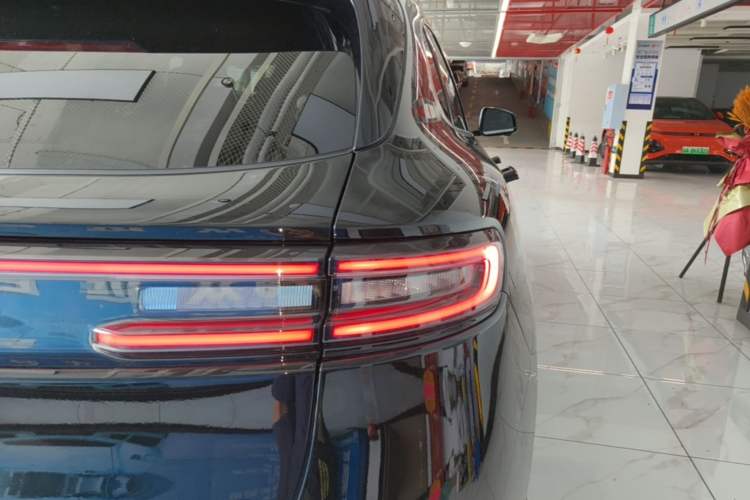 Used Hima AITO M5 2022 Pure Electric All-Wheel-Drive Performance Edition Right Rear Taillight