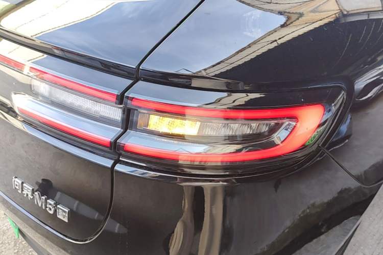 Used Hima AITO M5 2022 Pure Electric Rear-Drive Standard Edition Right Rear Taillight