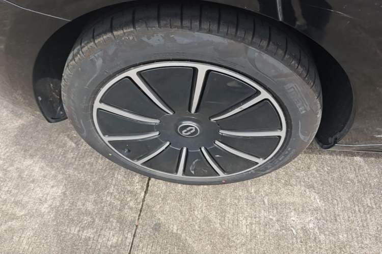 Used Hima AITO M5 2022 Pure Electric All-Wheel-Drive Performance Edition Right Rear Wheel Hub