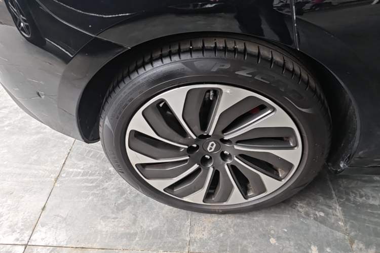 Used Hima AITO M5 2022 Extended-Range Four-Wheel Drive Ultimate Edition Right Rear Wheel Hub