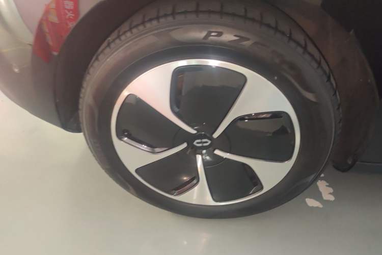 Used Hima AITO M5 2022 Pure Electric Rear-Drive Standard Edition Right Rear Wheel Hub