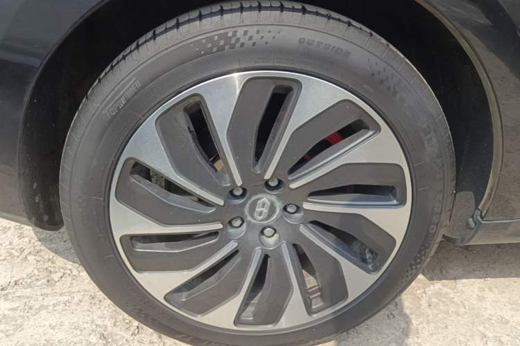 Used Hima AITO M5 2022 Extended-Range Four-Wheel Drive Ultimate Edition Right Rear Wheel Hub