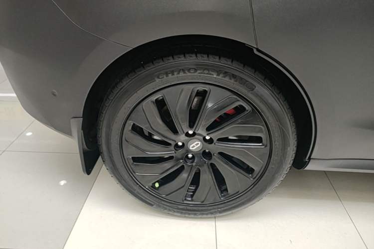 Used Hima AITO M5 2022 Extended-Range Four-Wheel Drive Performance Version Right Rear Wheel Hub