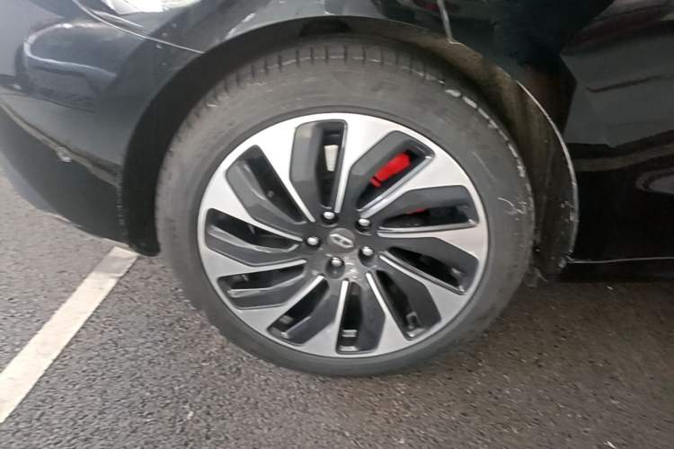 Used Hima AITO M5 2022 Range-Extended Rear-Drive Standard Version Right Rear Wheel Hub