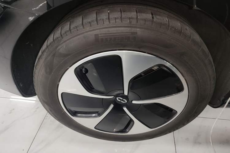 Used Hima AITO M5 2022 Pure Electric Rear-Drive Standard Edition Right Rear Wheel Hub