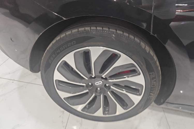 Used Hima AITO M5 2022 Extended-Range Four-Wheel Drive Performance Version Right Rear Wheel Hub