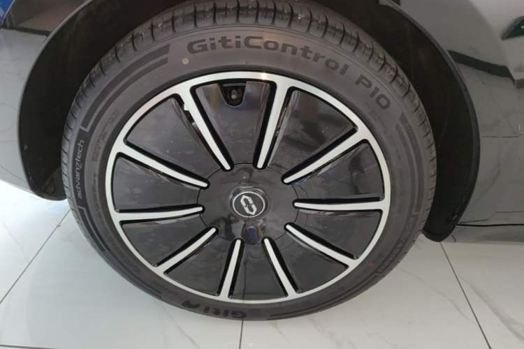 Used Hima AITO M5 2022 Pure Electric All-Wheel-Drive Performance Edition Right Rear Wheel Hub