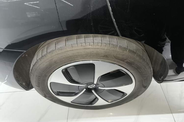 Used Hima AITO M5 2022 Pure Electric Rear-Drive Standard Edition Right Rear Wheel Hub