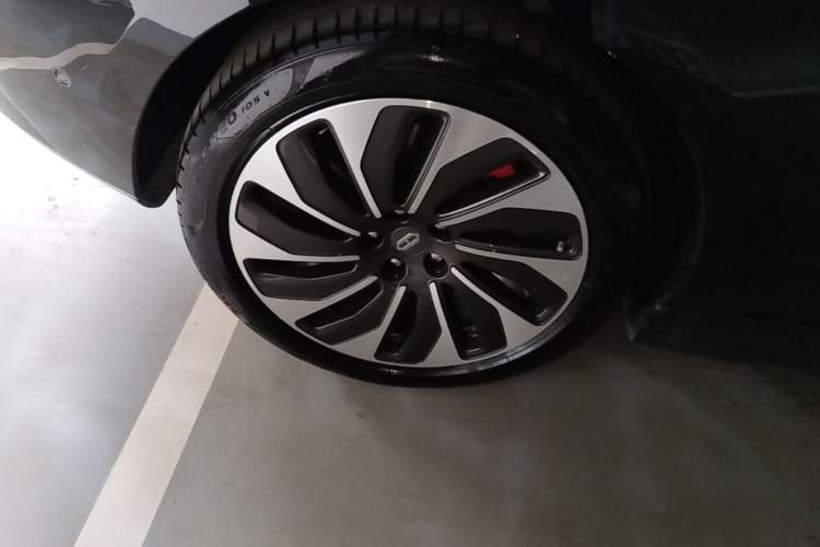 Used Hima AITO M5 2022 Extended-Range Four-Wheel Drive Ultimate Edition Right Rear Wheel Hub