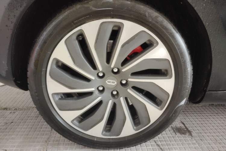 Used Hima AITO M5 2022 Extended-Range Four-Wheel Drive Ultimate Edition Right Rear Wheel Hub
