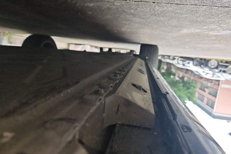 Used Hima AITO M5 2022 Pure Electric All-Wheel-Drive Performance Edition Right Side Sill