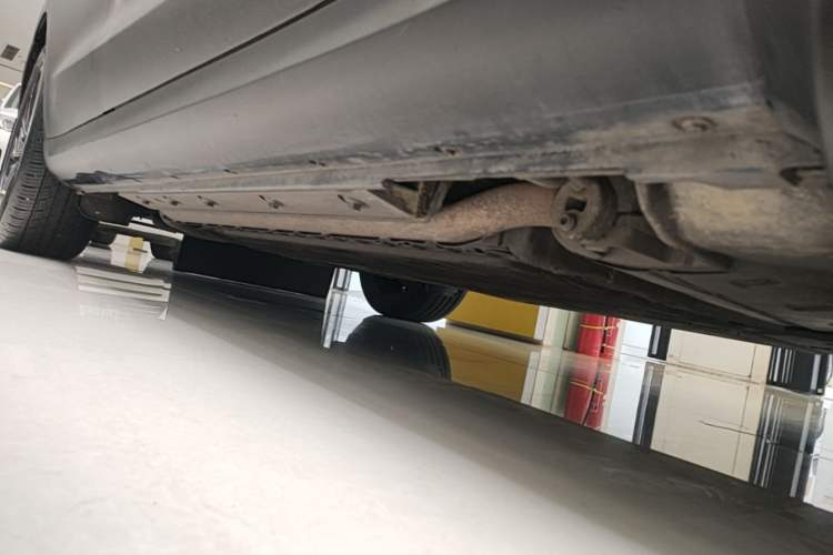 Used Hima AITO M5 2022 Extended-Range Four-Wheel Drive Performance Version Right Side Sill