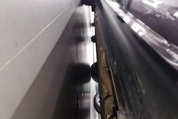 Used Hima AITO M5 2022 Range-Extended Rear-Drive Standard Version Right Side Sill