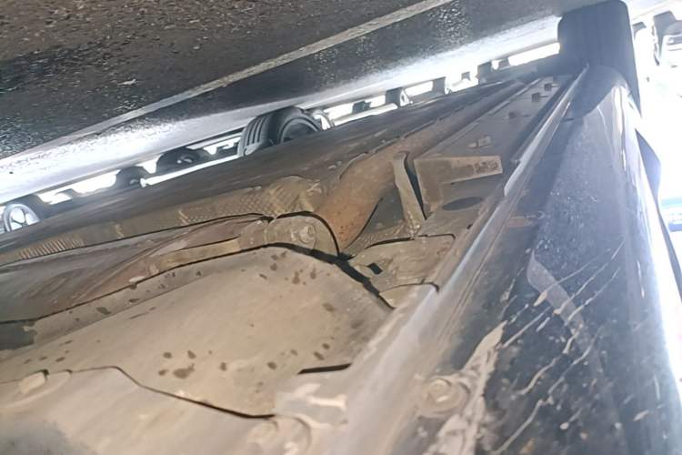 Used Hima AITO M5 2022 Range-Extended Rear-Drive Standard Version Right Side Sill