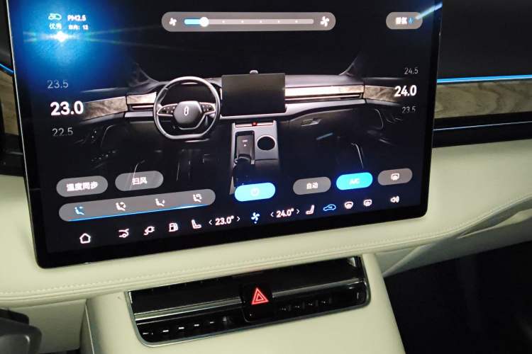 Used Hima AITO M5 2022 Extended-Range Four-Wheel Drive Ultimate Edition Audio And AC Panel