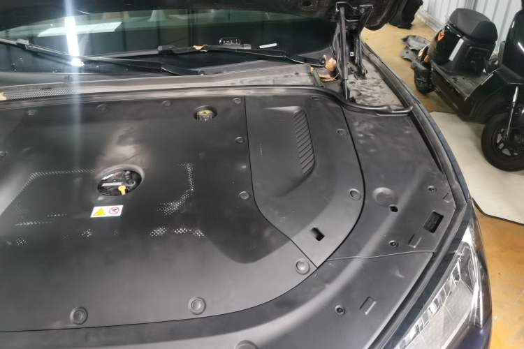Used Hima AITO M5 2022 Extended-Range Four-Wheel Drive Ultimate Edition Engine Bay Left