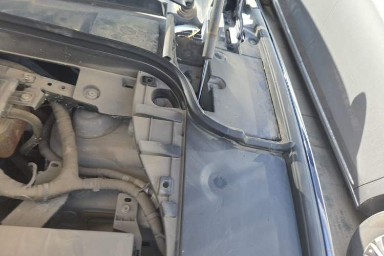 Used Hima AITO M5 2022 Extended-Range Four-Wheel Drive Ultimate Edition Engine Bay Left