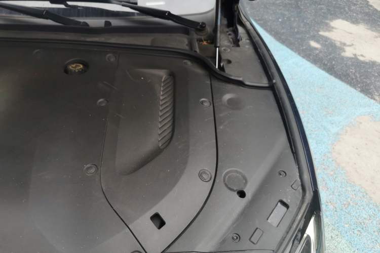 Used Hima AITO M5 2022 Extended-Range Four-Wheel Drive Flagship Edition Engine Bay Left