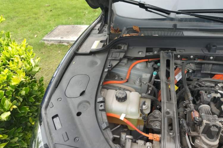 Used Hima AITO M5 2022 Extended-Range Four-Wheel Drive Performance Version Engine Bay Right