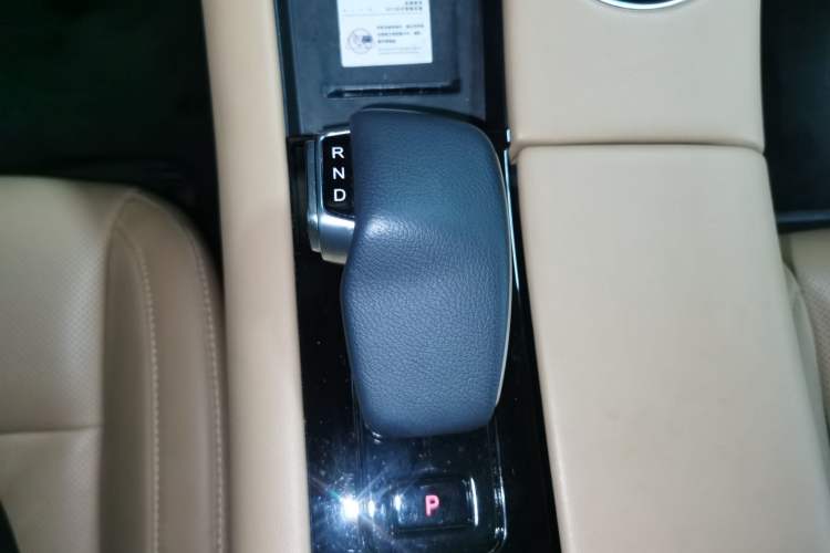 Used Hima AITO M5 2022 Extended-Range Four-Wheel Drive Ultimate Edition Gear Lever