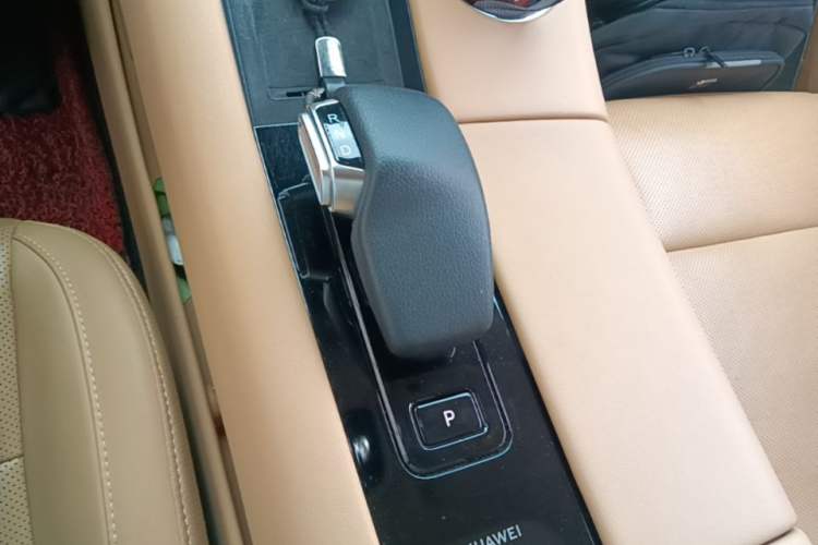 Used Hima AITO M5 2022 Extended-Range Four-Wheel Drive Performance Version Gear Lever