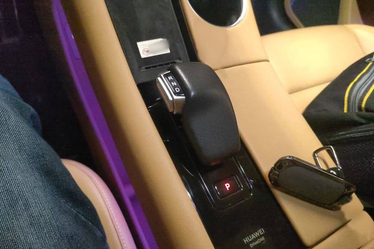 Used Hima AITO M5 2022 Extended-Range Four-Wheel Drive Performance Version Gear Lever
