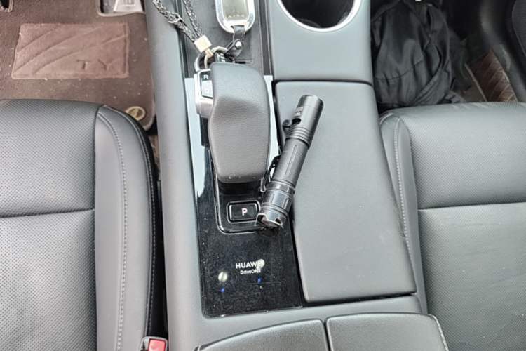 Used Hima AITO M5 2022 Extended-Range Four-Wheel Drive Performance Version Gear Lever