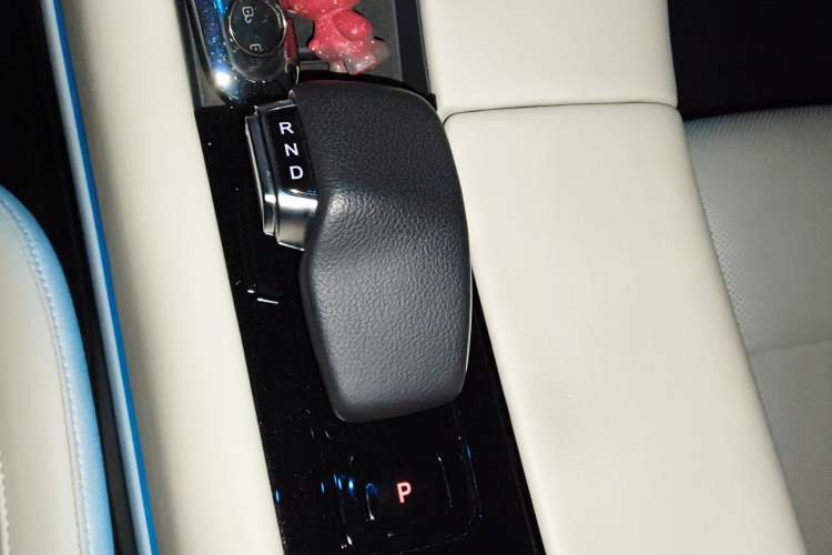 Used Hima AITO M5 2022 Extended-Range Four-Wheel Drive Ultimate Edition Gear Lever