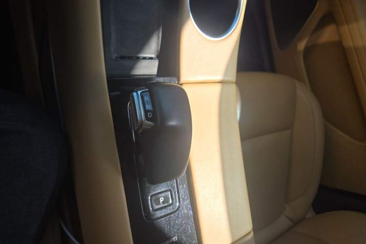 Used Hima AITO M5 2022 Extended-Range Four-Wheel Drive Ultimate Edition Gear Lever