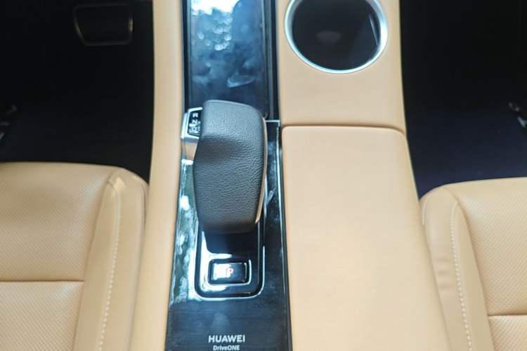 Used Hima AITO M5 2022 Extended-Range Four-Wheel Drive Ultimate Edition Gear Lever