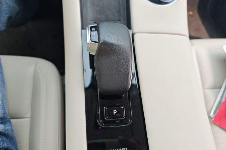 Used Hima AITO M5 2022 Extended-Range Four-Wheel Drive Performance Version Gear Lever