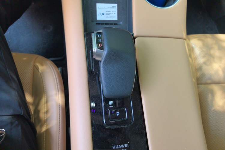 Used Hima AITO M5 2022 Extended-Range Four-Wheel Drive Ultimate Edition Gear Lever