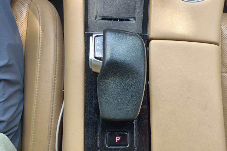 Used Hima AITO M5 2022 Extended-Range Four-Wheel Drive Ultimate Edition Gear Lever