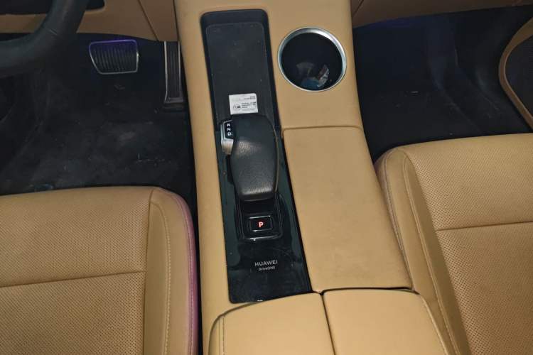 Used Hima AITO M5 2022 Extended-Range Four-Wheel Drive Ultimate Edition Gear Lever
