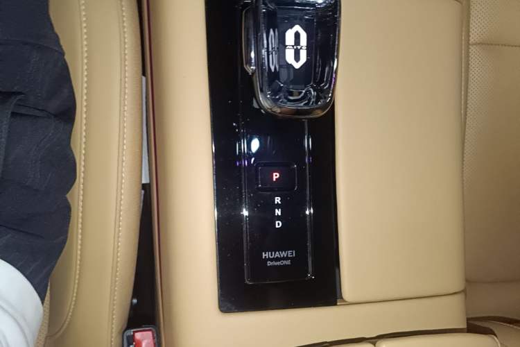Used Hima AITO M5 2022 Extended-Range Four-Wheel Drive Flagship Edition Gear Lever