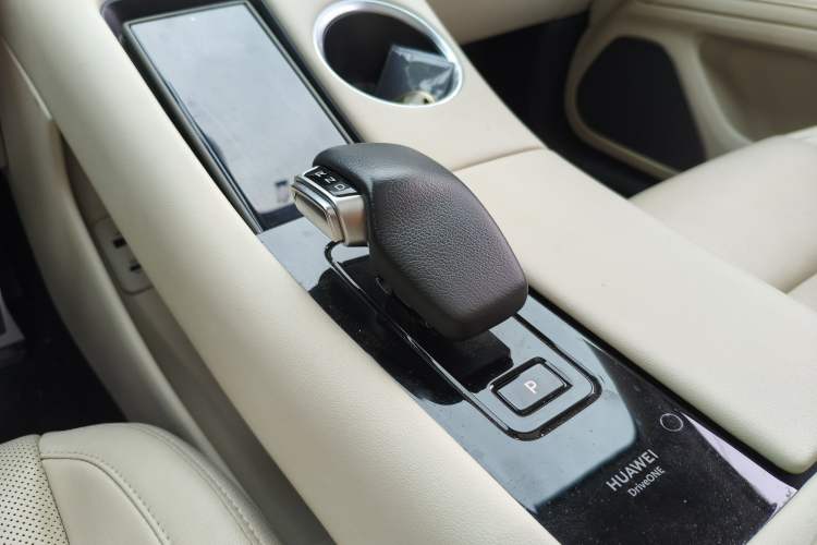 Used Hima AITO M5 2022 Extended-Range Four-Wheel Drive Flagship Edition Gear Lever