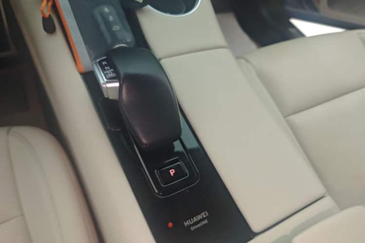 Used Hima AITO M5 2022 Extended-Range Four-Wheel Drive Flagship Edition Gear Lever