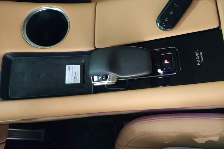 Used Hima AITO M5 2022 Extended-Range Four-Wheel Drive Flagship Edition Gear Lever