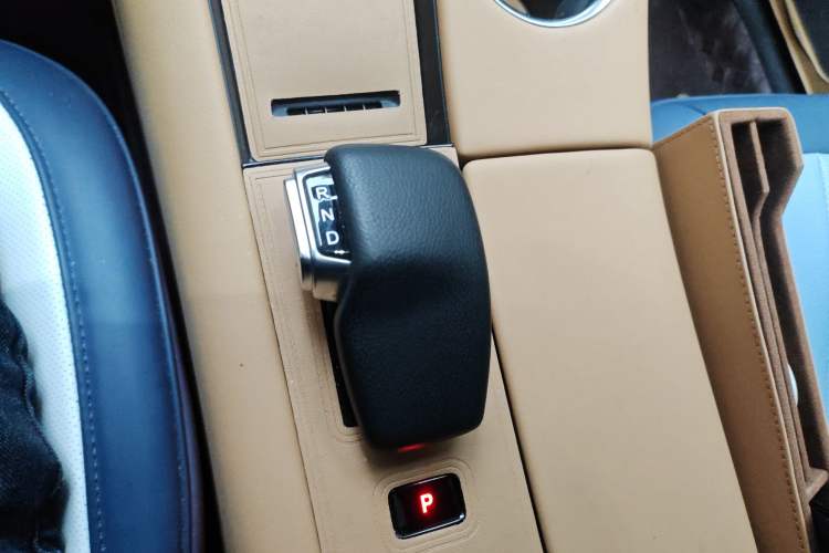 Used Hima AITO M5 2022 Range-Extended Rear-Drive Standard Version Gear Lever
