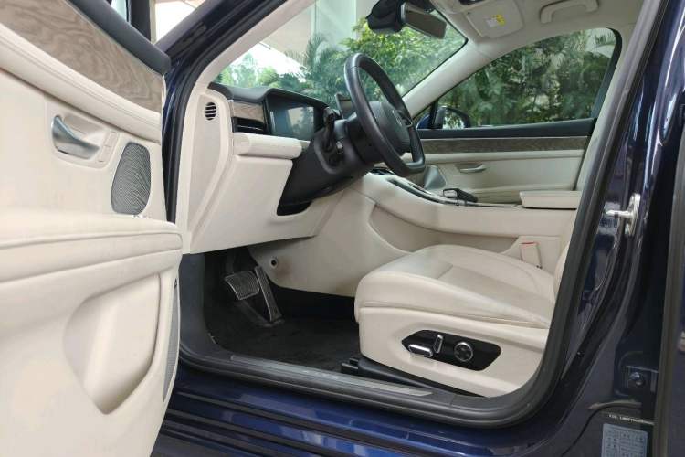 Used Hima AITO M5 2022 Extended-Range Four-Wheel Drive Performance Version Interior 1