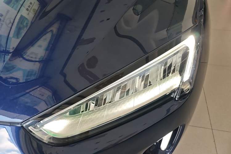 Used Hima AITO M5 2022 Extended-Range Four-Wheel Drive Performance Version Left Front Headlight