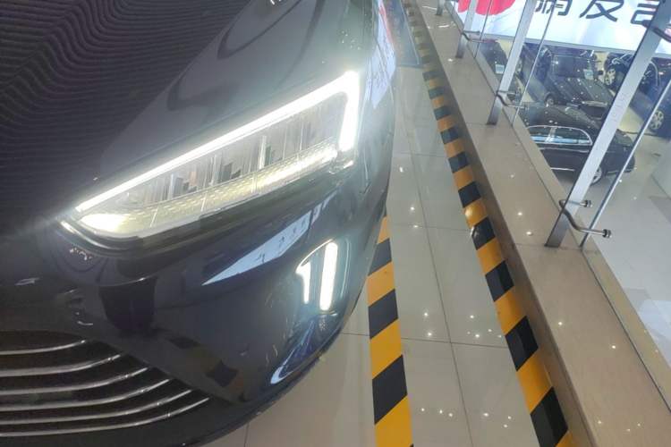 Used Hima AITO M5 2022 Extended-Range Four-Wheel Drive Ultimate Edition Left Front Headlight
