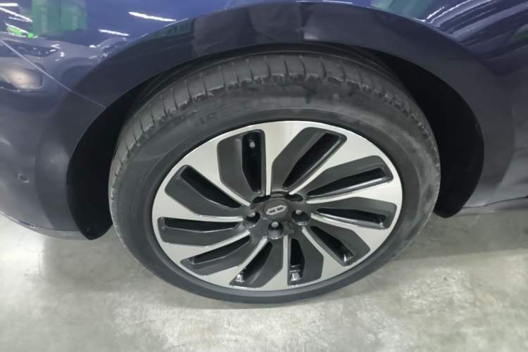 Used Hima AITO M5 2022 Extended-Range Four-Wheel Drive Performance Version Left Front Wheel Hub