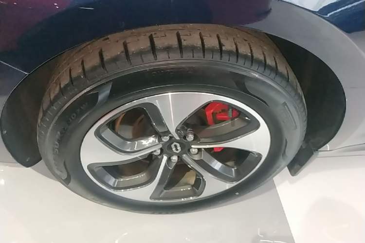 Used Hima AITO M5 2022 Range-Extended Rear-Drive Standard Version Left Front Wheel Hub