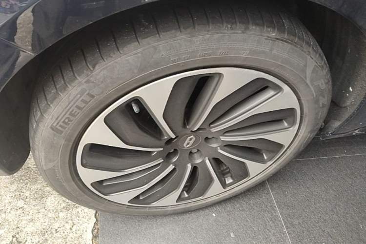 Used Hima AITO M5 2022 Range-Extended Rear-Drive Standard Version Left Front Wheel Hub