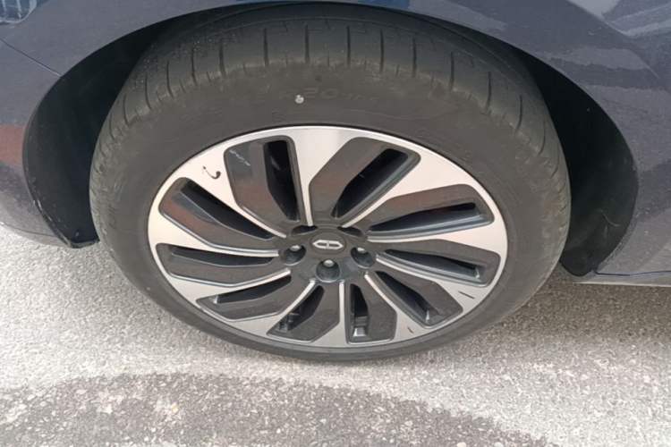 Used Hima AITO M5 2022 Extended-Range Four-Wheel Drive Performance Version Left Front Wheel Hub