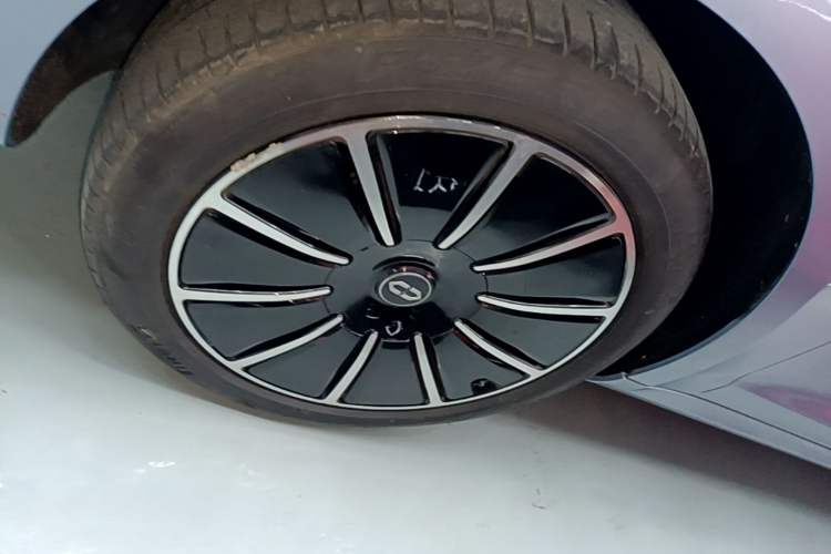 Used Hima AITO M5 2022 Extended-Range Four-Wheel Drive Flagship Edition Left Front Wheel Hub