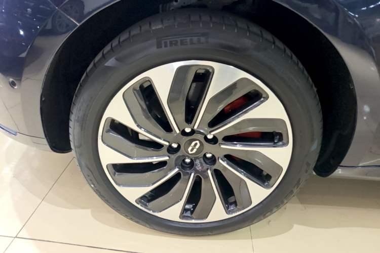 Used Hima AITO M5 2022 Range-Extended Rear-Drive Standard Version Left Front Wheel Hub