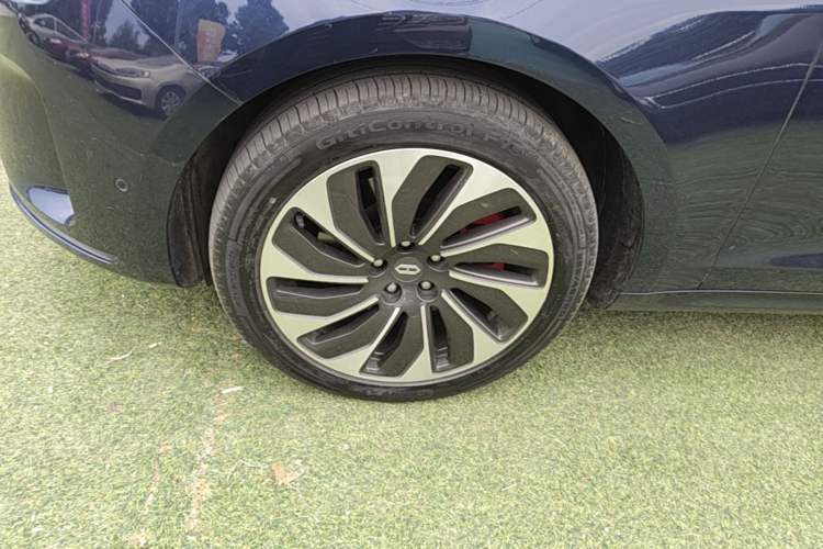 Used Hima AITO M5 2022 Extended-Range Four-Wheel Drive Performance Version Left Front Wheel Hub